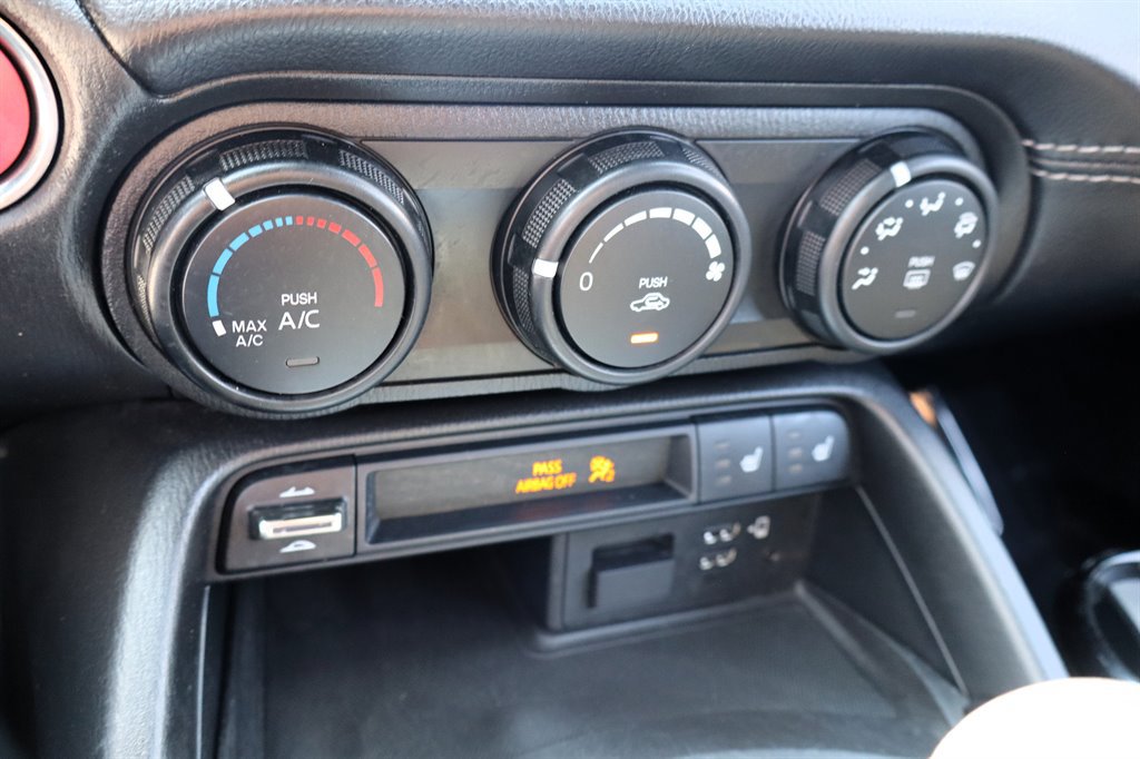 Used 2020 MAZDA MX-5 Miata RF Club RWD image 37