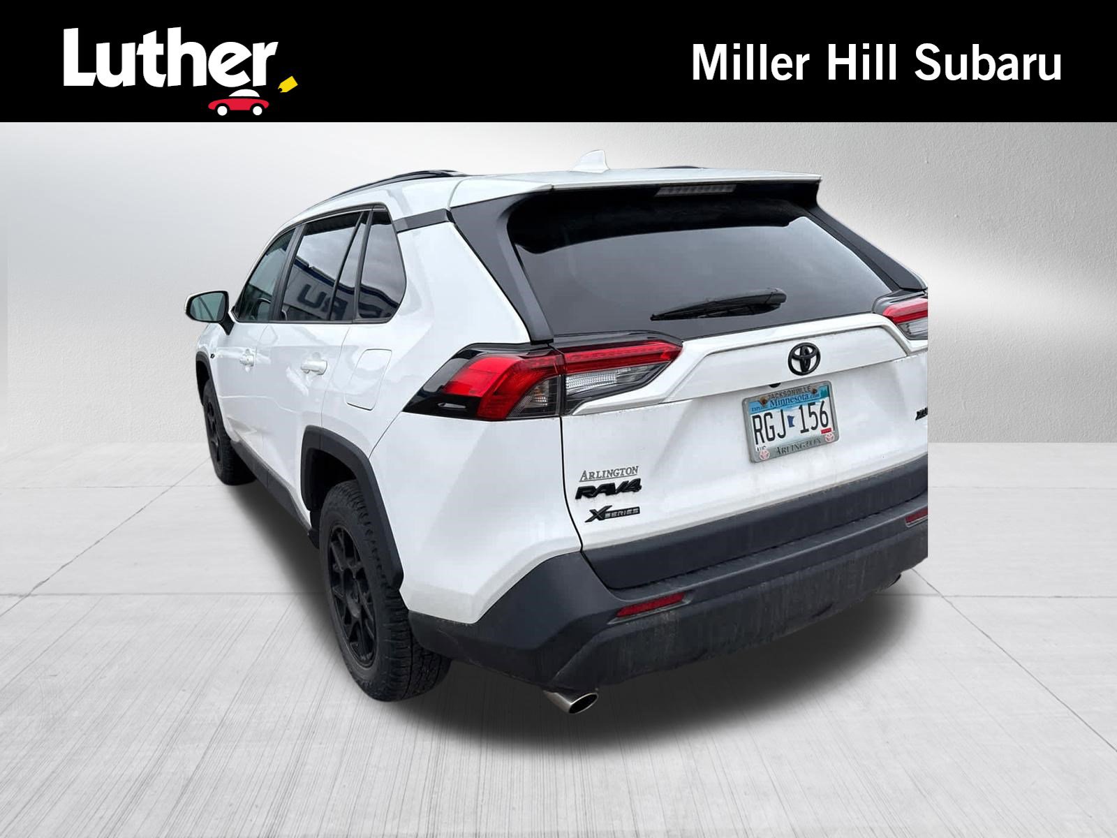 Used 2022 Toyota RAV4 XLE w/ Convenience Package FWD image 1