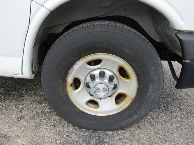 Used 2015 Chevrolet Express 2500 RWD image 10