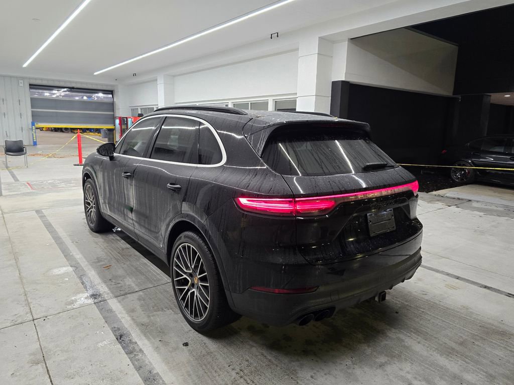 Used 2021 Porsche Cayenne S image 3