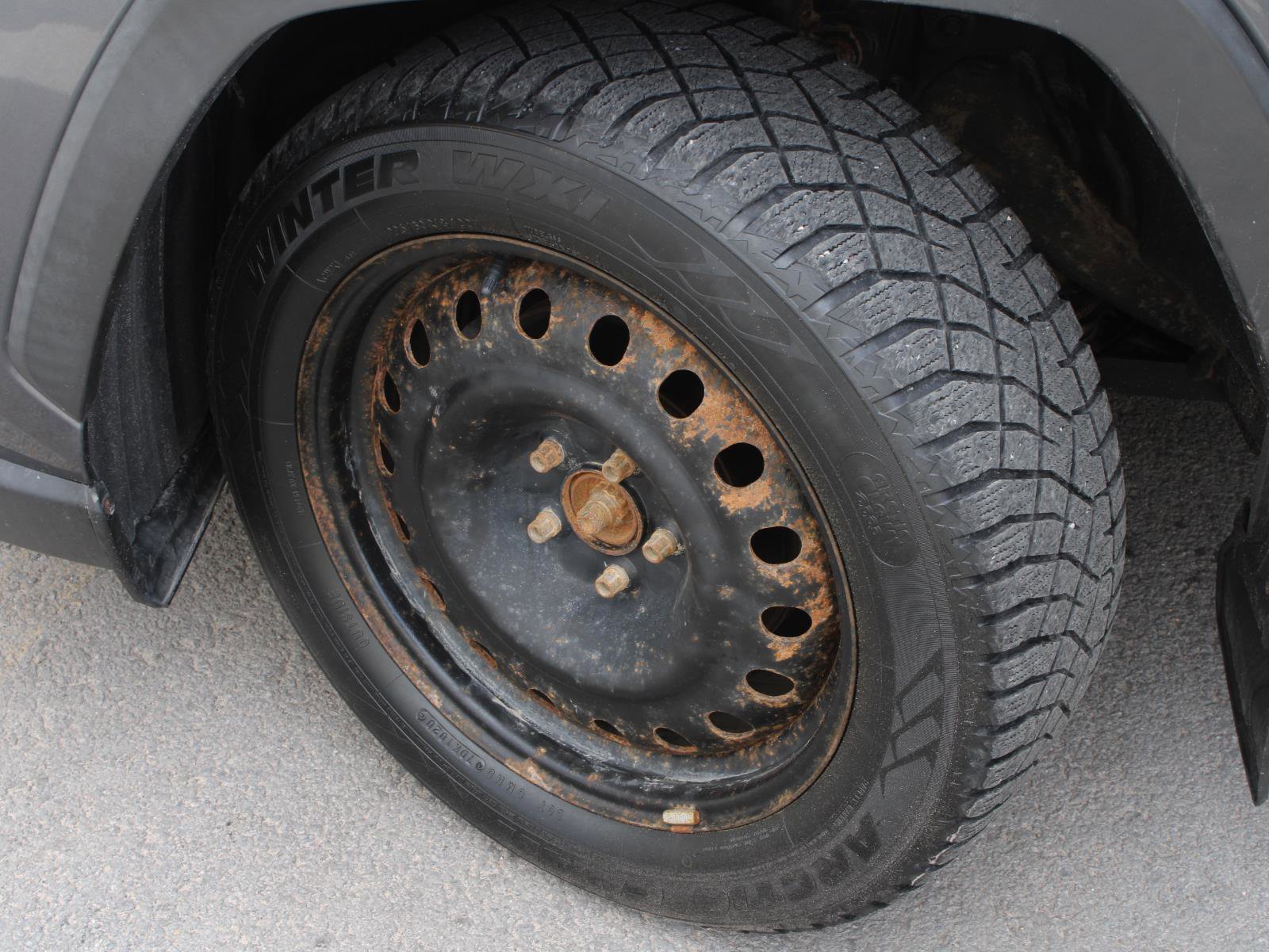 Used 2020 Toyota RAV4 XLE Premium AWD/4WD image 18