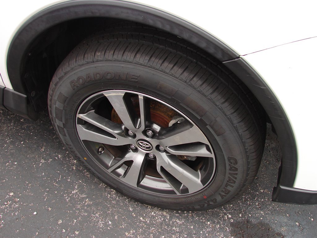 Used 2018 Toyota RAV4 XLE image 3