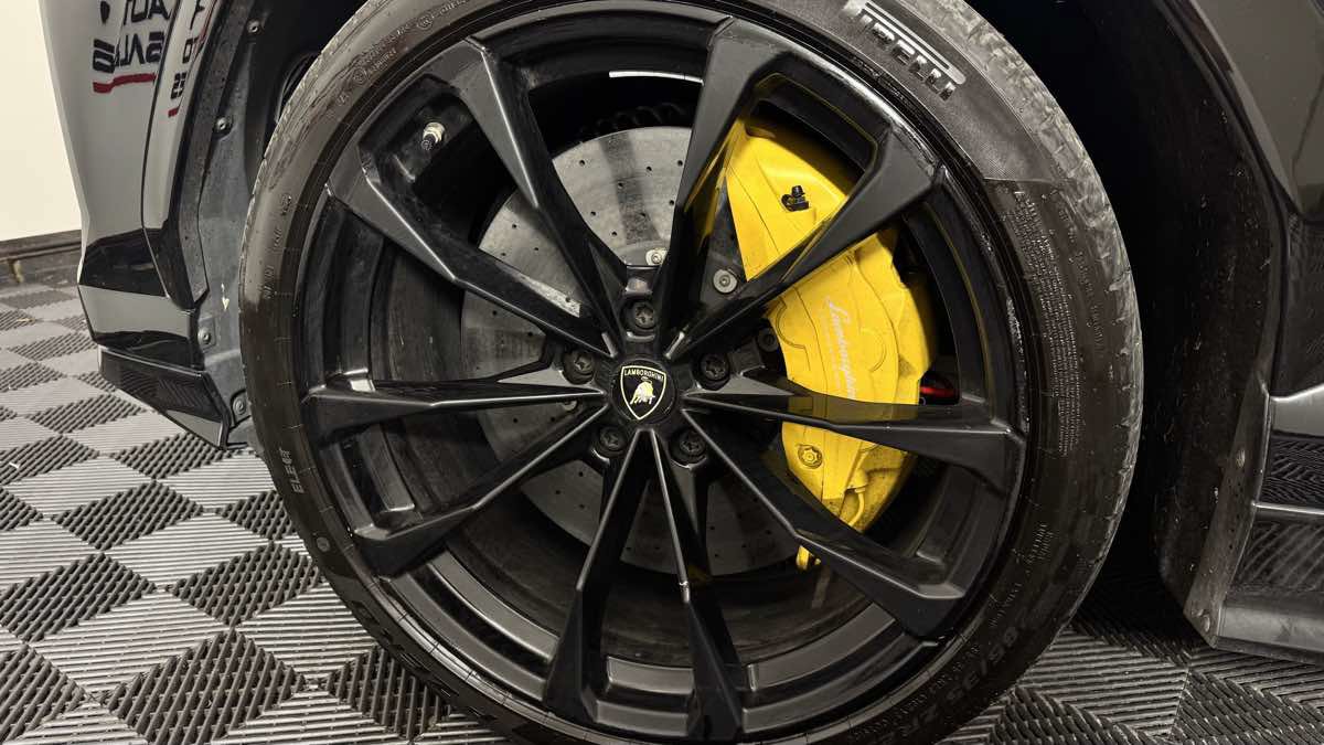 Used 2019 Lamborghini Urus AWD/4WD image 10