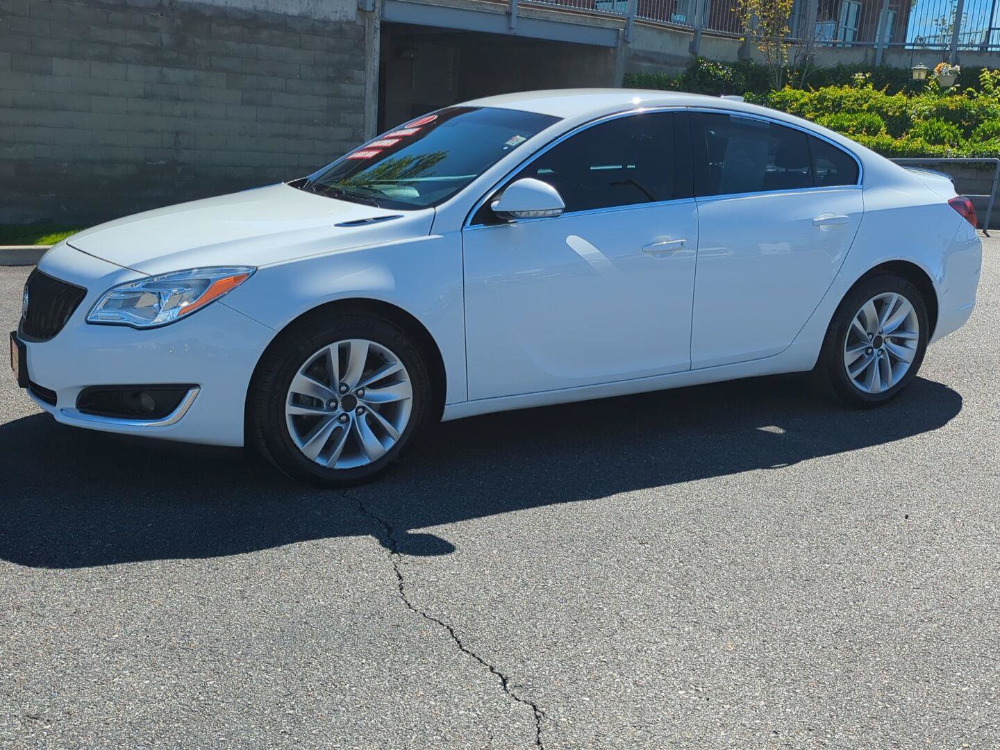 Used 2017 Buick Regal AWD image 3