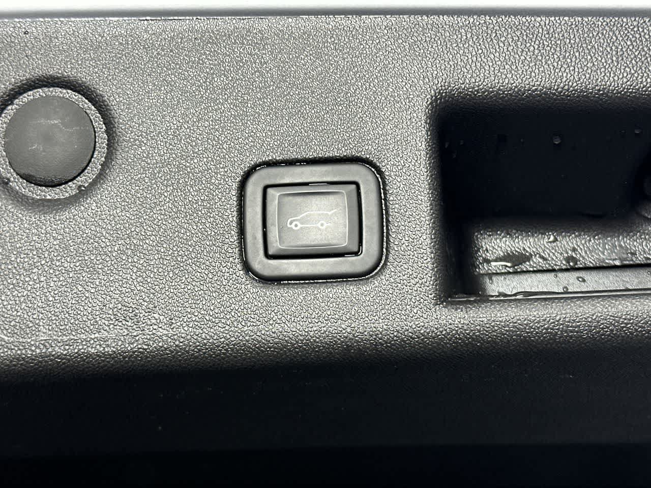 Used 2024 Chevrolet Equinox Premier FWD image 24