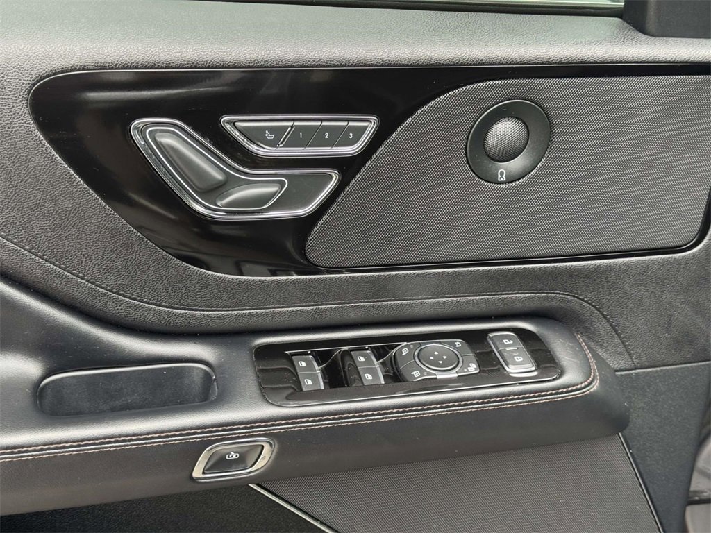 Used 2022 Lincoln Aviator Reserve w/ Elements Package Plus image 18