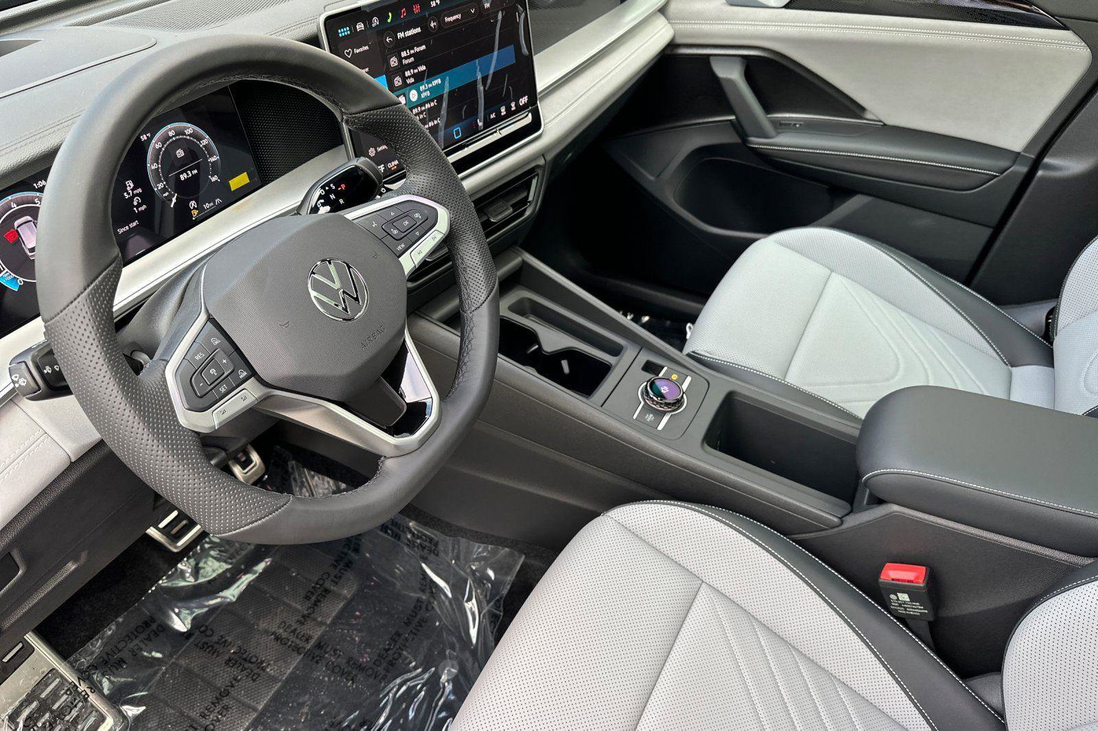 New 2026 Volkswagen Tiguan SE R-Line image 9