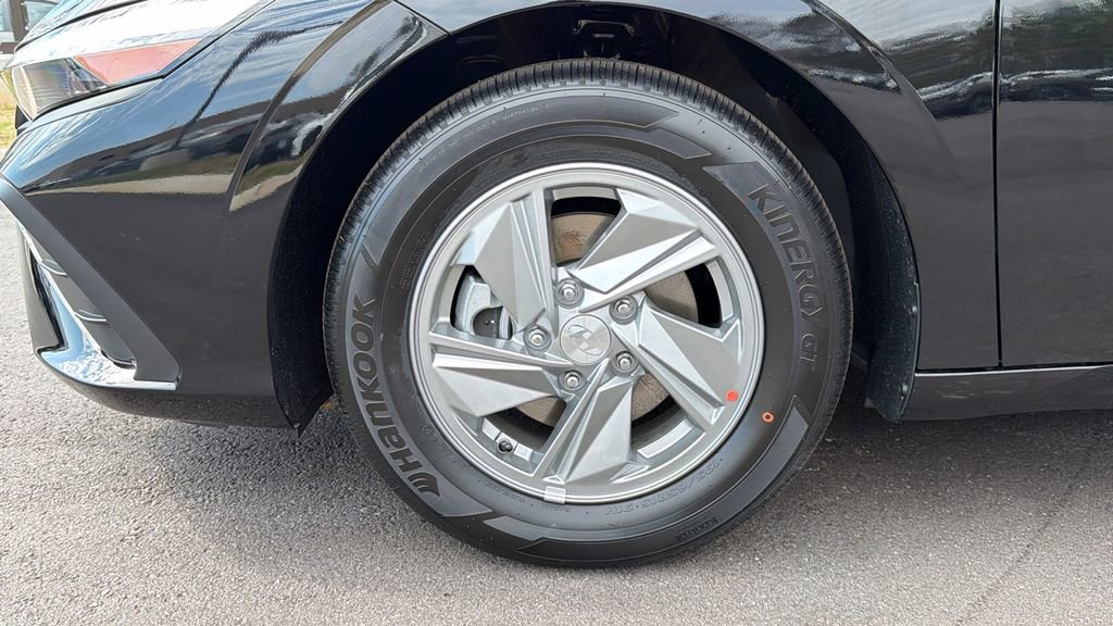 New 2026 Hyundai Elantra SE image 12