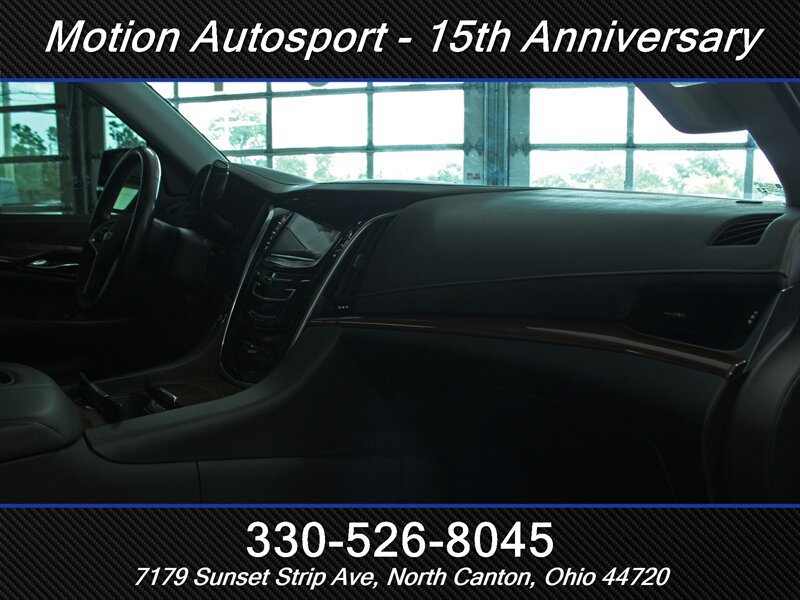 Used 2020 Cadillac Escalade Luxury w/ Escalade Sport Edition AWD/4WD image 24