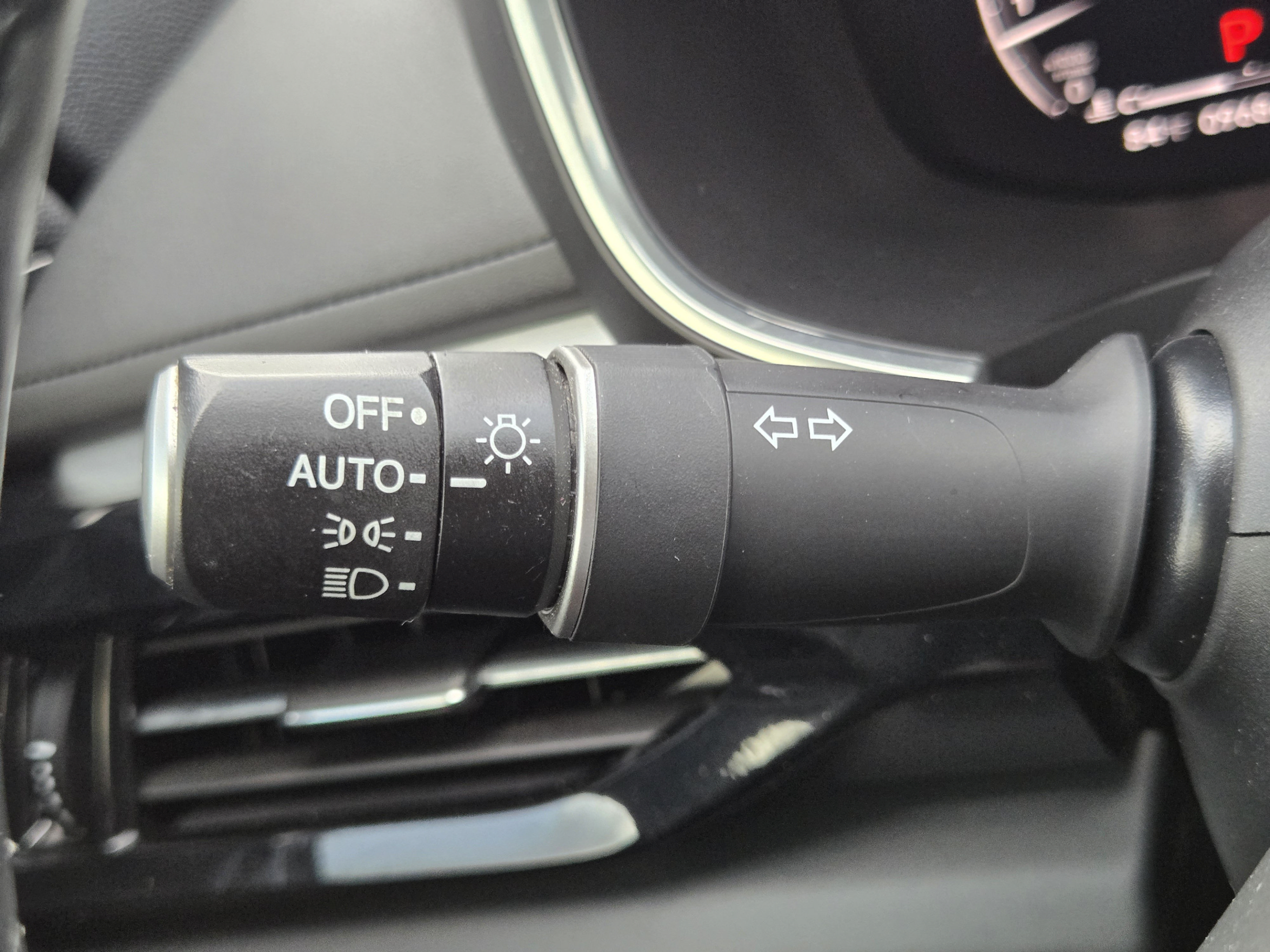 Used 2023 Acura MDX SH-AWD w/ Technology Package image 17