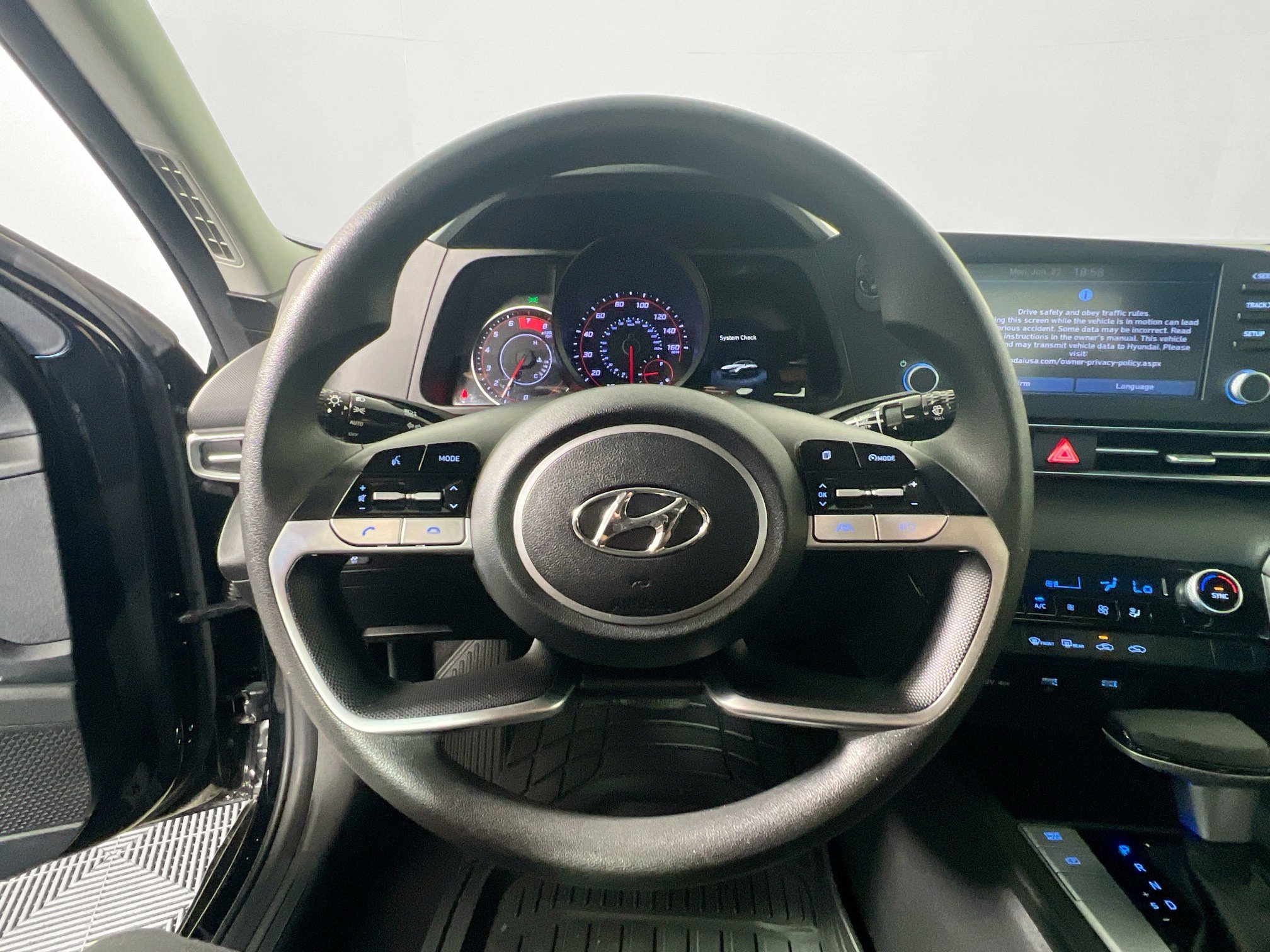 Used 2022 Hyundai Elantra SEL w/ Cargo Package FWD image 16