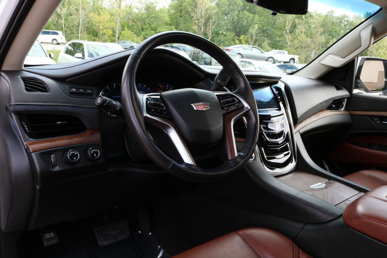 Used 2018 Cadillac Escalade ESV Luxury AWD/4WD image 24