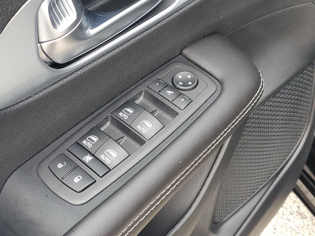 Used 2026 Chrysler Pacifica Limited w/ S Appearance Package FWD image 21