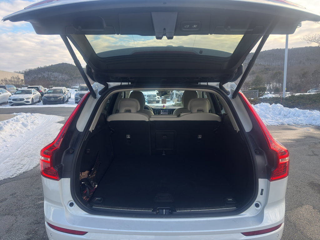 Used 2024 Volvo XC60 T8 Plus w/ Climate Package image 10