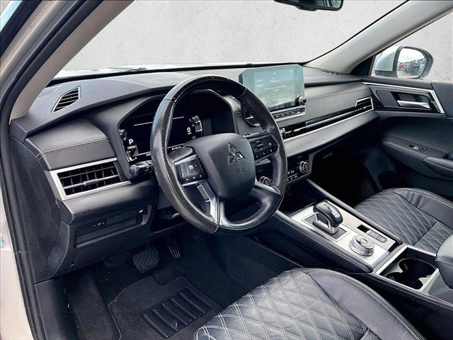 Used 2023 Mitsubishi Outlander SEL FWD image 14