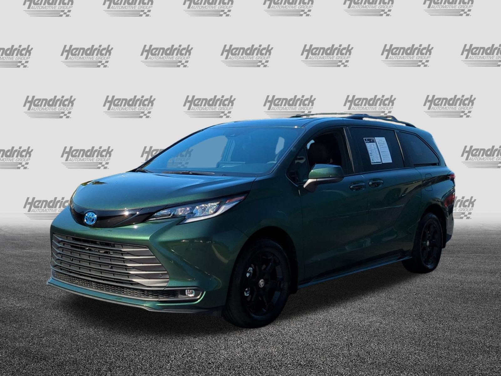 Used 2025 Toyota Sienna XLE Woodland Edition AWD/4WD image 5