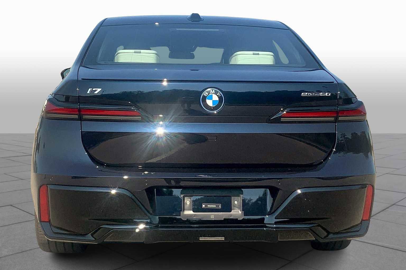 Used 2026 BMW i7 eDrive50 w/ Executive Package image 4