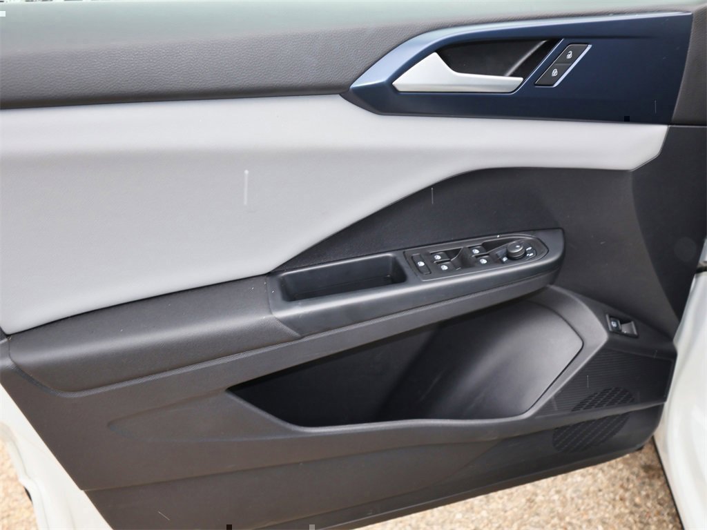 Certified 2022 Volkswagen Taos SE w/ Driver Assistance Package image 13