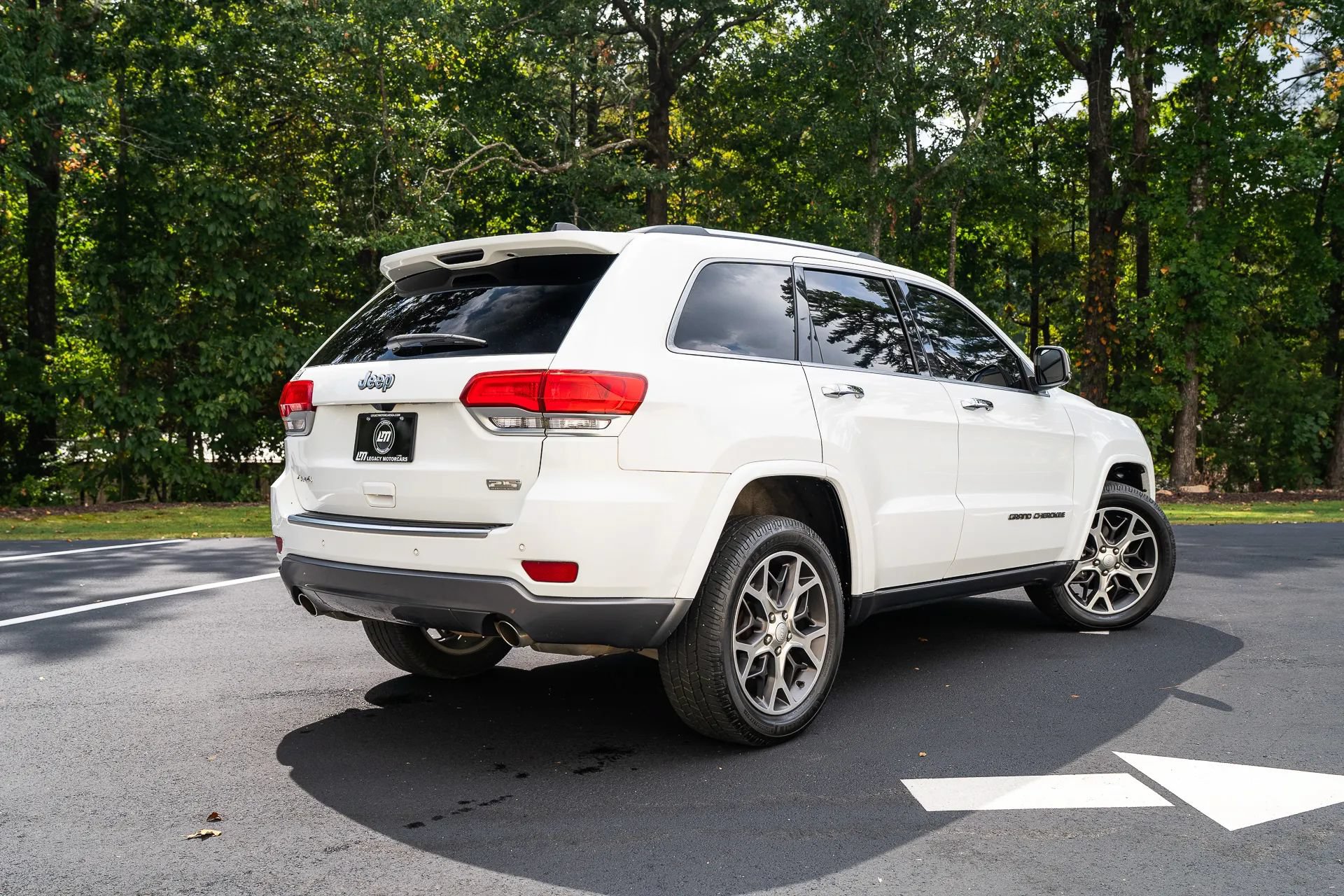 Used 2018 Jeep Grand Cherokee Limited AWD/4WD image 2
