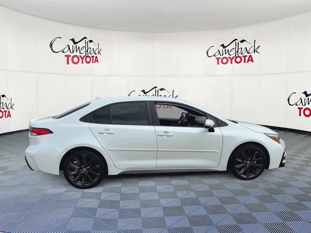 Used 2025 Toyota Corolla SE FWD image 4