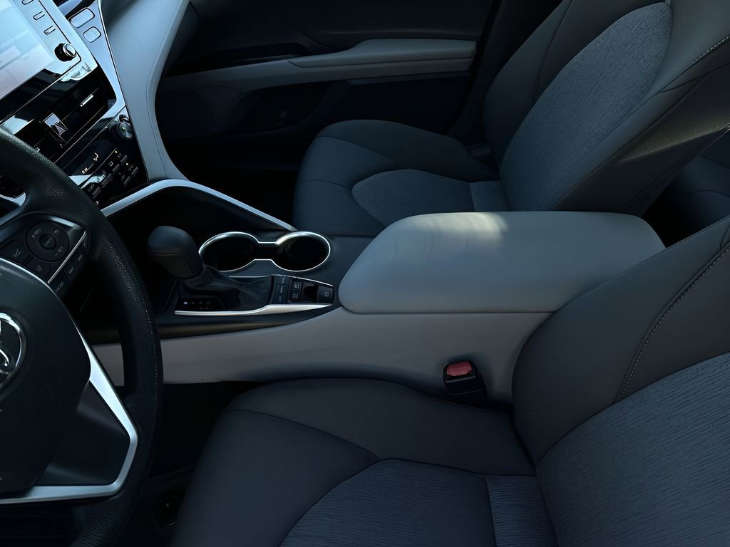 Used 2021 Toyota Camry LE image 25