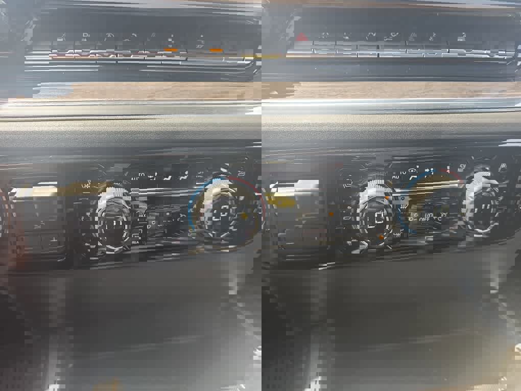 Used 2024 Chevrolet Silverado 1500 LTZ w/ LTZ Convenience Package II image 26