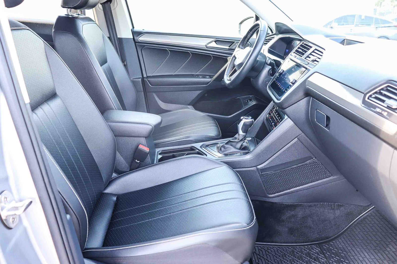 Used 2024 Volkswagen Tiguan SE FWD image 20