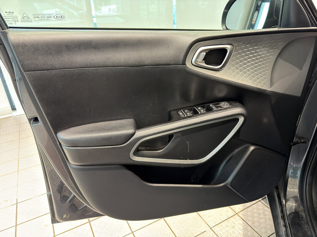 Certified 2022 Kia Soul LX FWD image 13