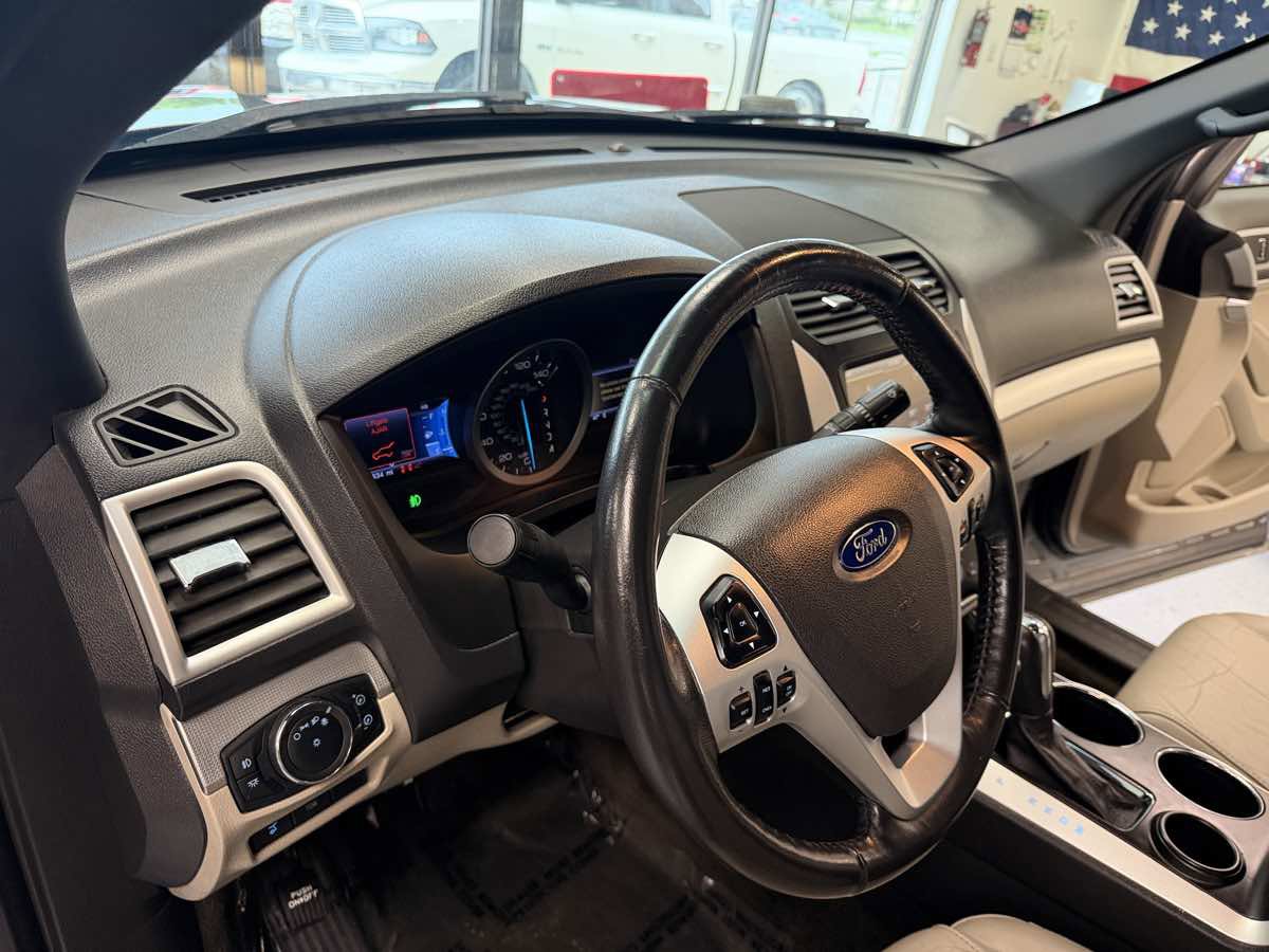 Used 2013 Ford Explorer XLT FWD image 13