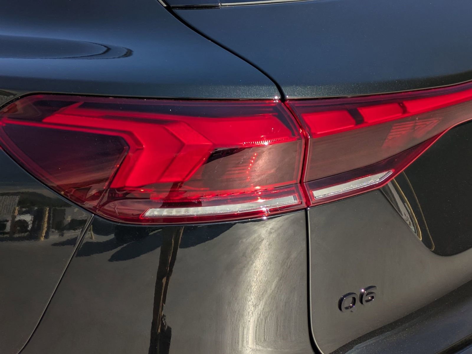 New 2025 Audi Q6 e-tron Premium Plus AWD/4WD image 14