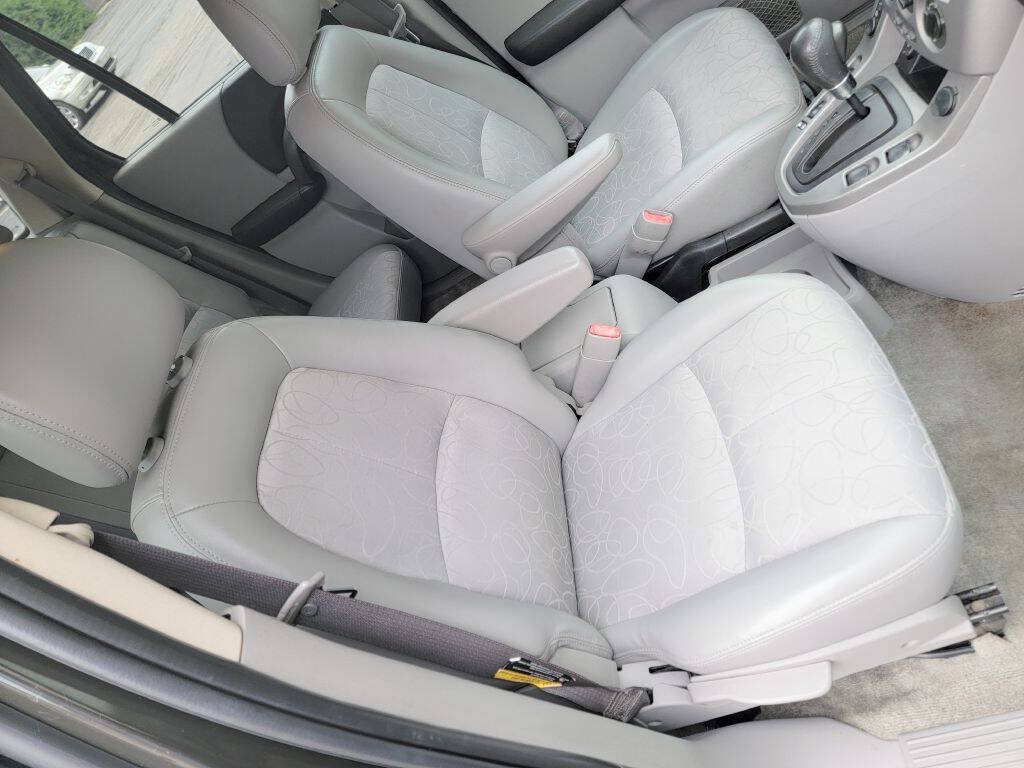 Used 2004 Saturn Vue 2WD V6 w/ Safe & Sound Pkg image 24