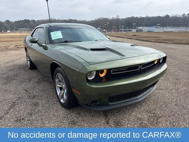 Used 2018 Dodge Challenger SXT image 2