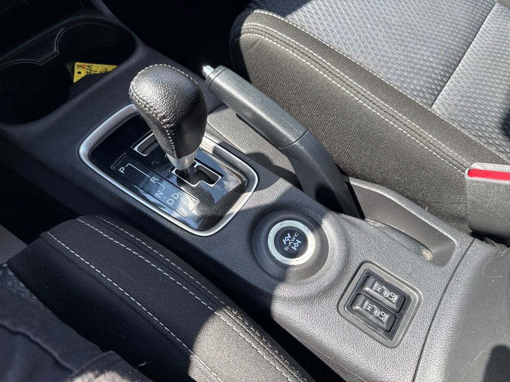 Used 2016 Mitsubishi Outlander SE AWD/4WD image 16
