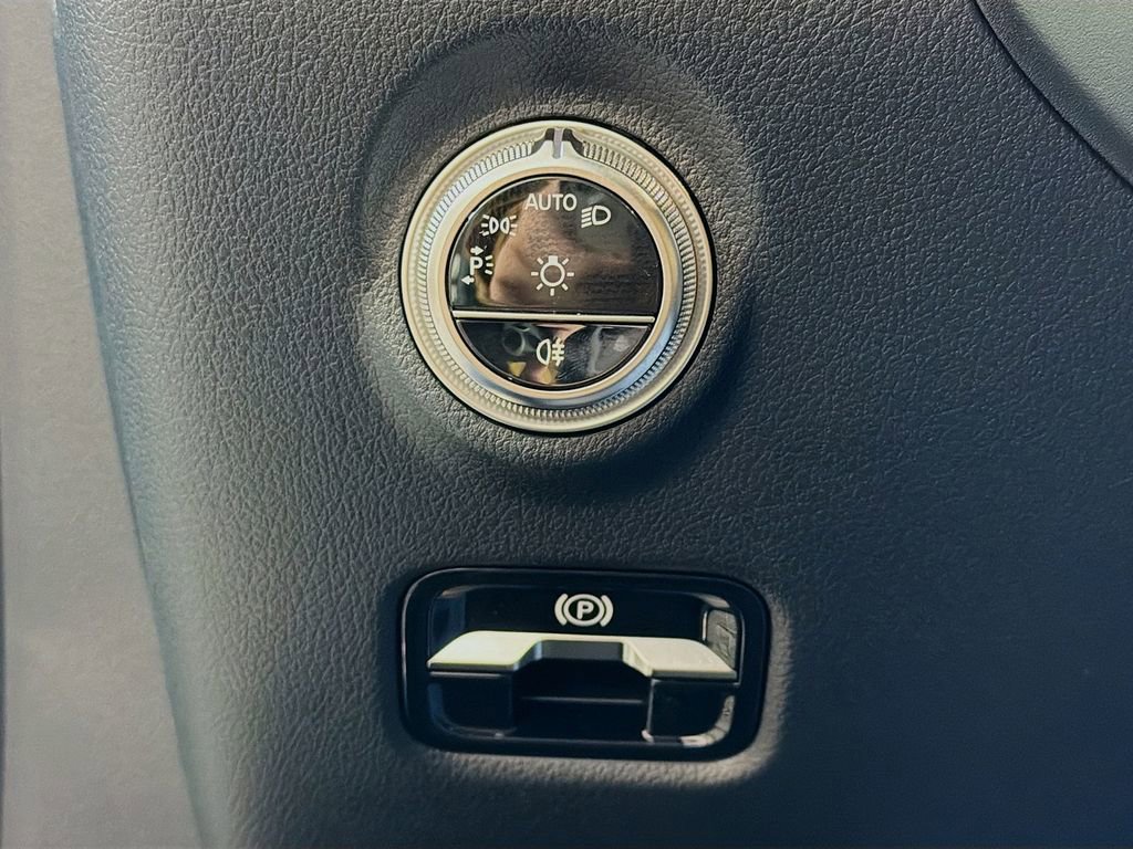 Used 2026 Mercedes-Benz C 300 4MATIC Sedan image 11