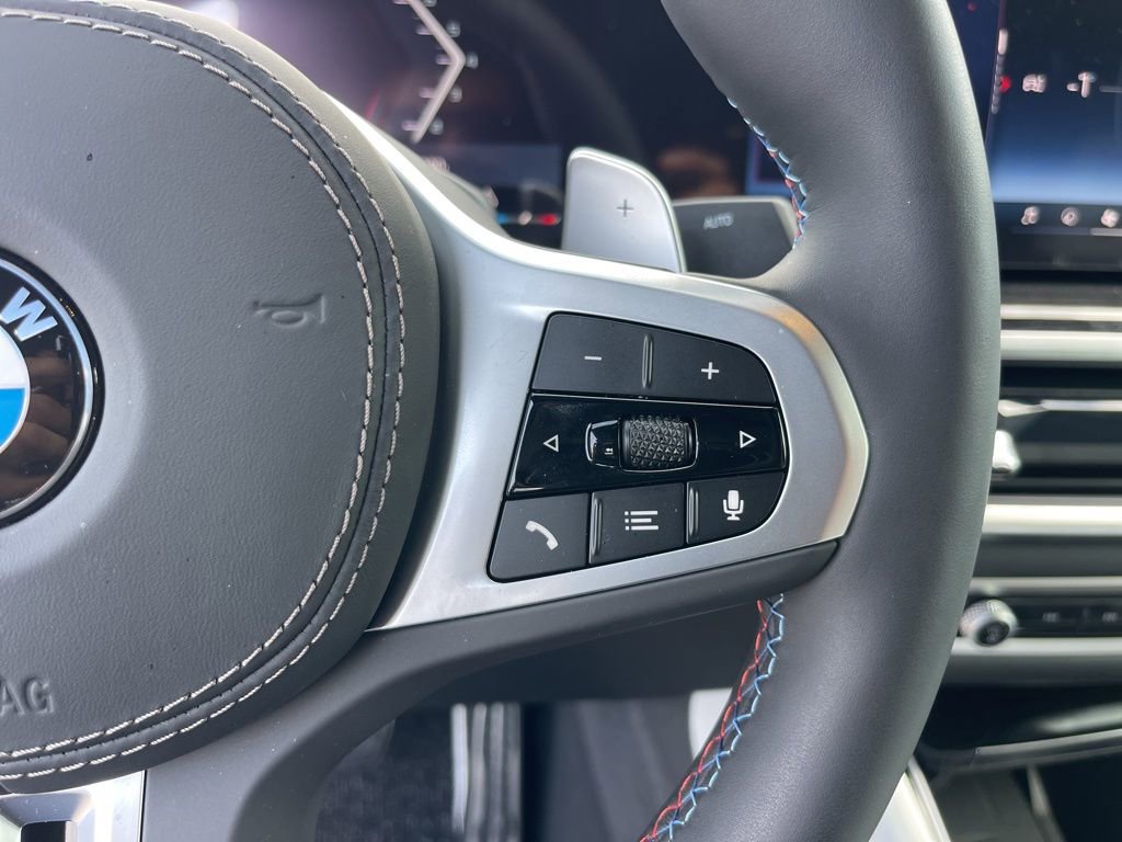 Used 2026 BMW X6 M60i w/ Executive Package image 17
