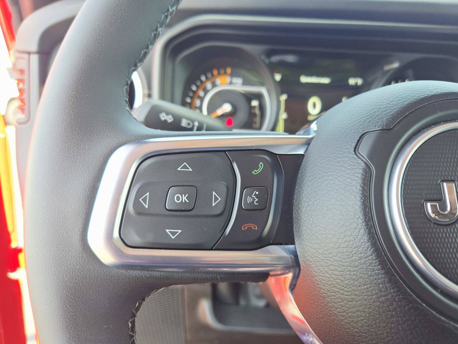 Used 2025 Jeep Wrangler Unlimited Sahara AWD/4WD image 26