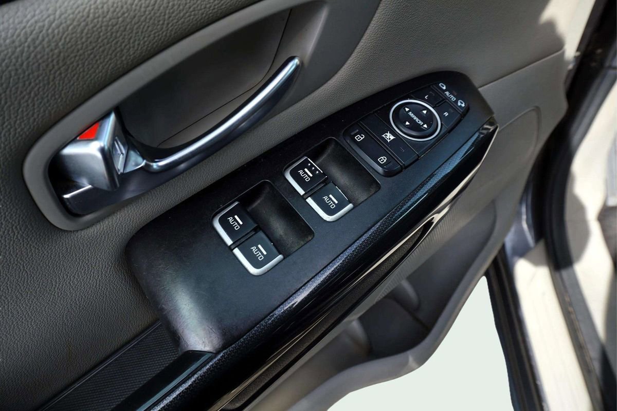 Used 2015 Kia Sedona EX FWD image 15