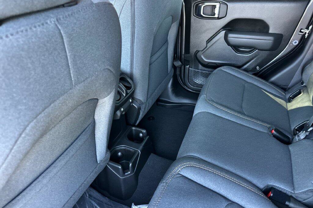 New 2026 Jeep Gladiator Sport AWD/4WD image 12