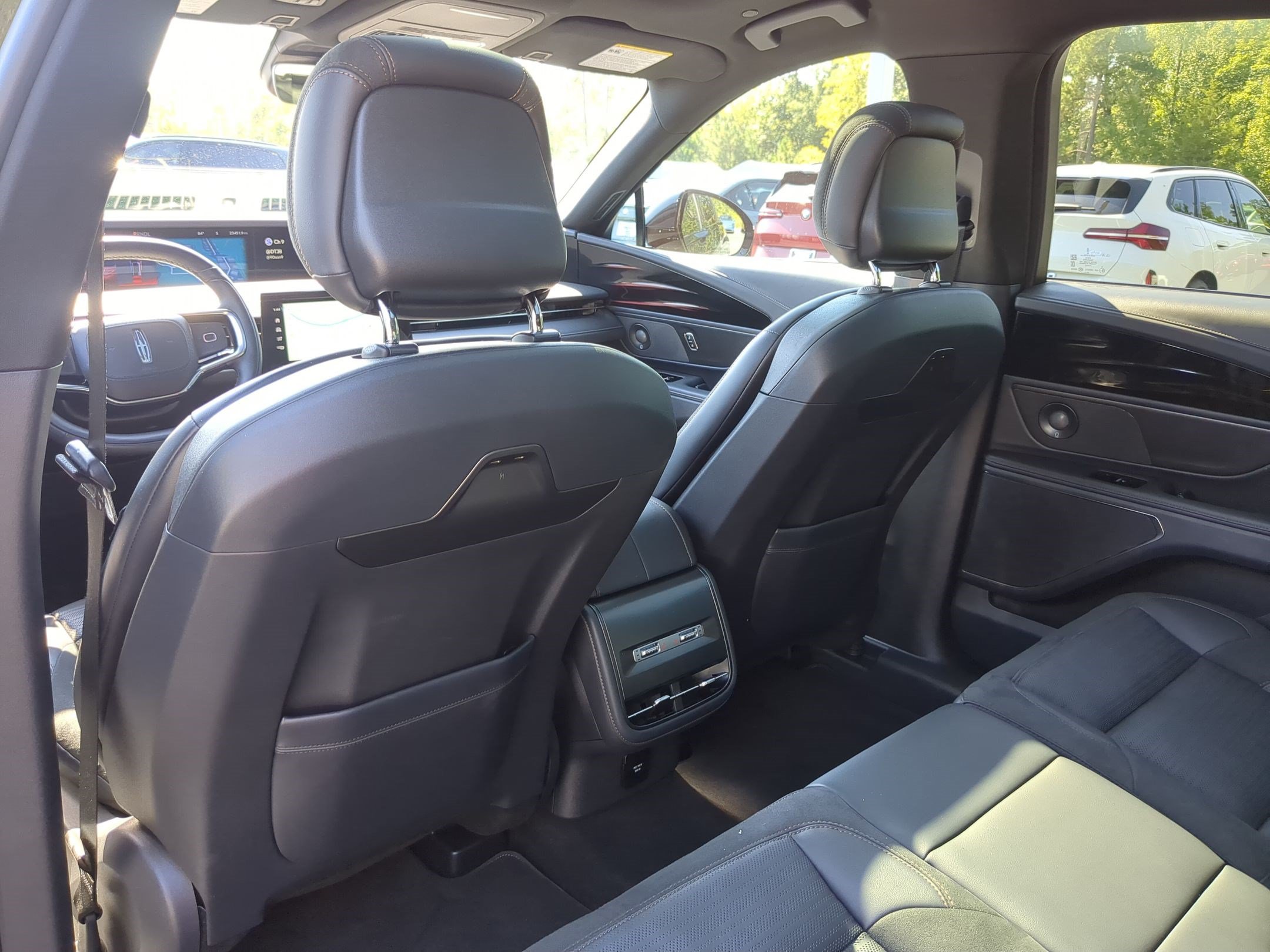 Used 2025 Lincoln Nautilus Reserve w/ Jet Appearance Package AWD/4WD image 32