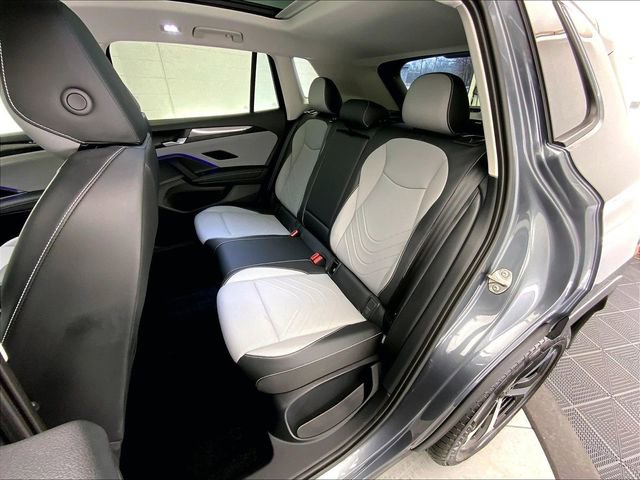 Certified 2025 Volkswagen Tiguan SE w/ Panoramic Sunroof Package image 26
