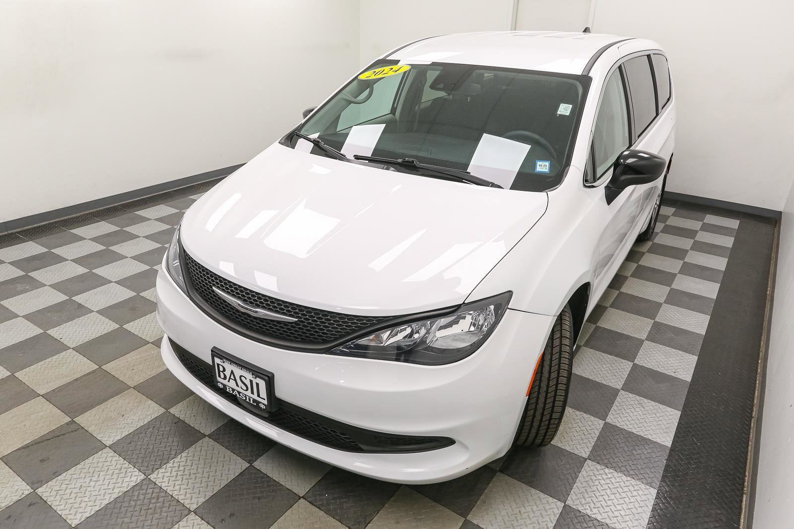 Used 2024 Chrysler Voyager LX image 6