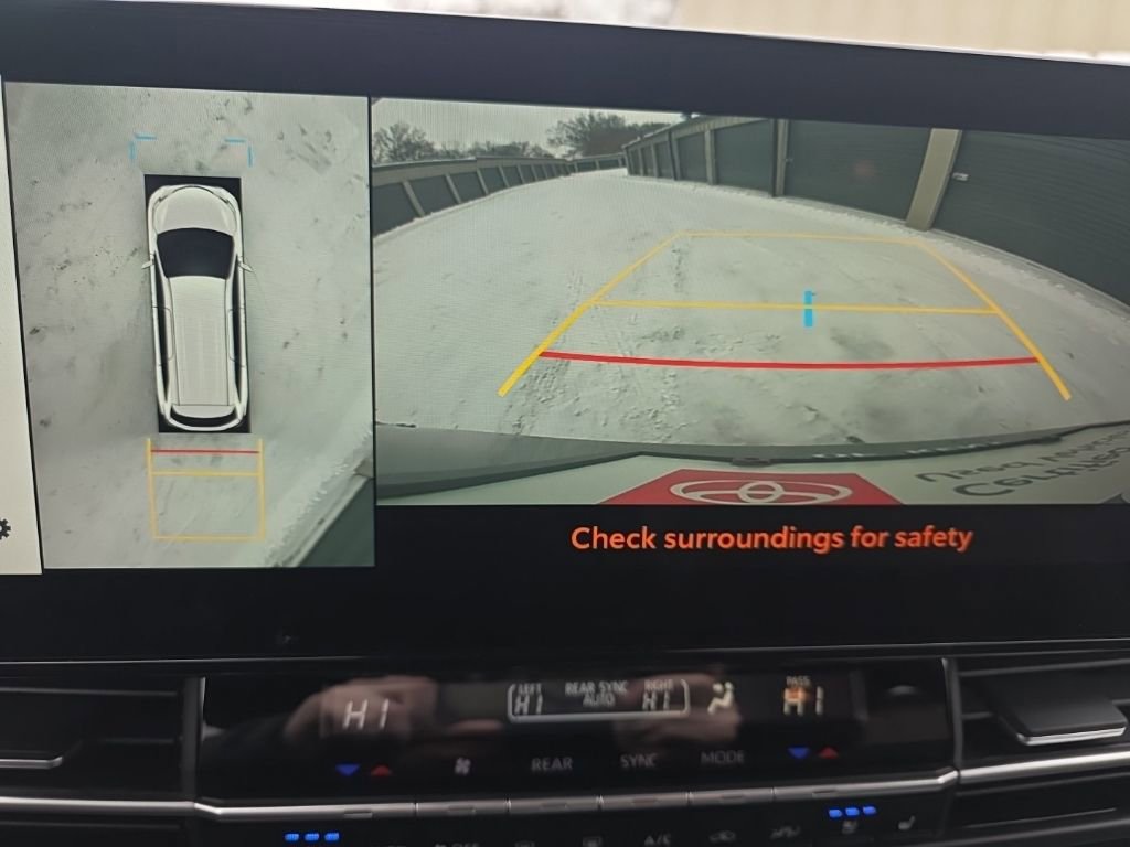 Certified 2025 Toyota Sienna Platinum image 22