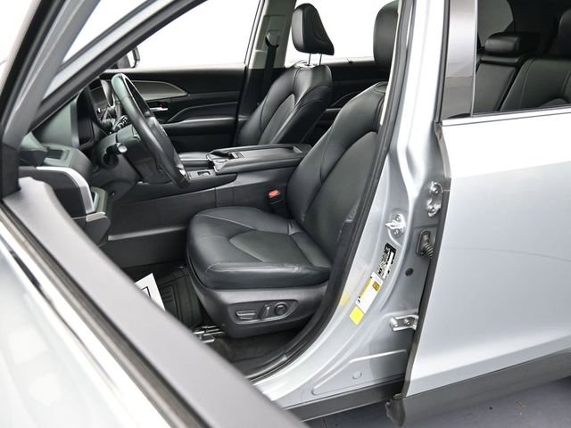 Used 2024 Toyota Grand Highlander XLE image 11