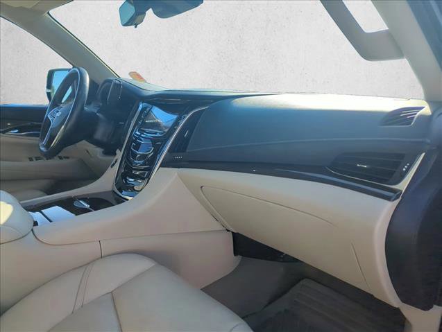 Used 2020 Cadillac Escalade ESV Premium Luxury AWD/4WD image 29