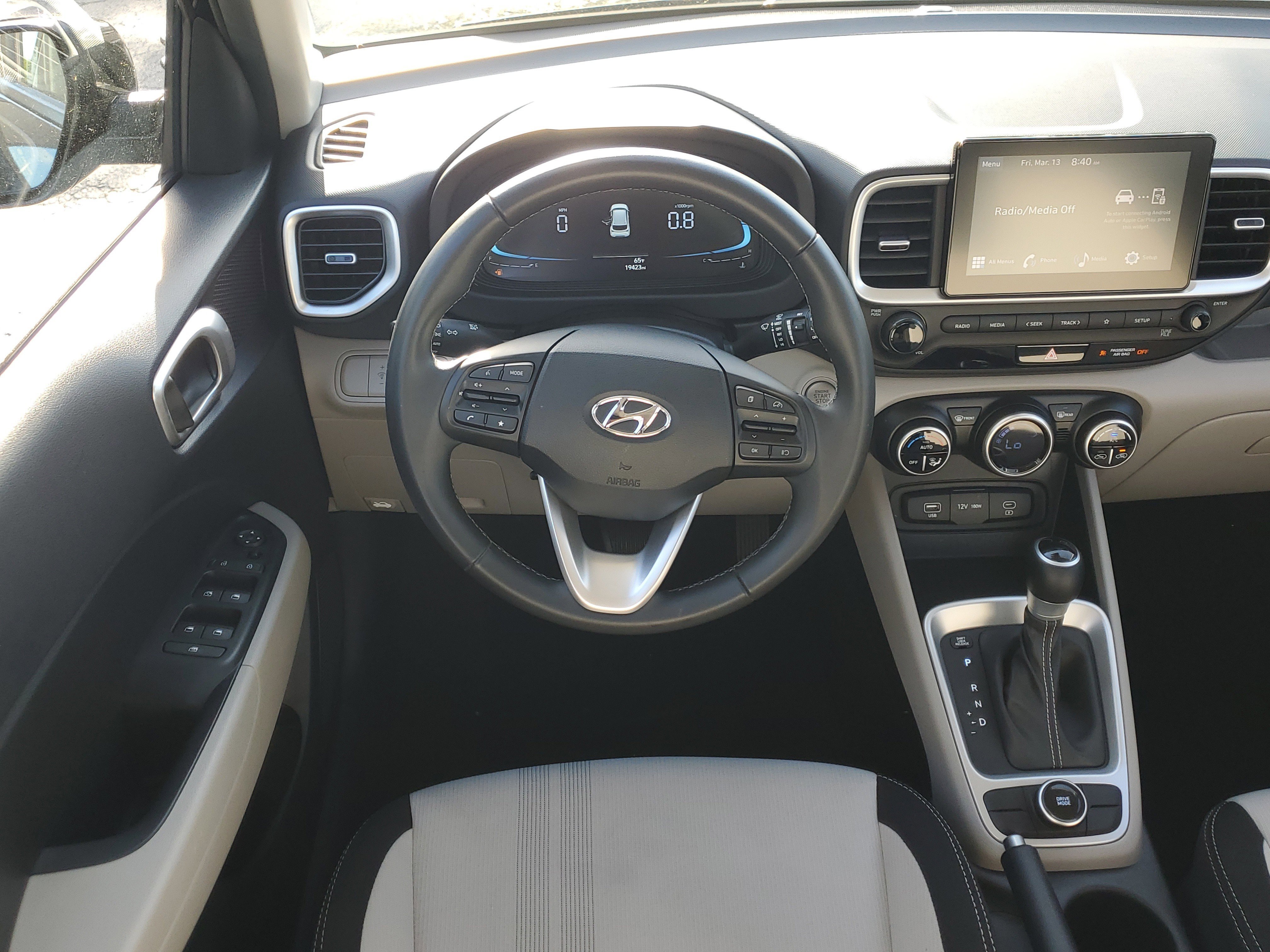 Used 2025 Hyundai Venue SEL FWD image 16