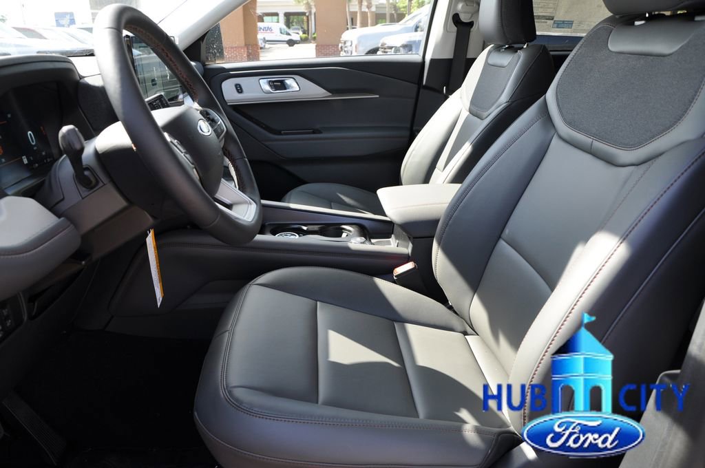 New 2026 Ford Explorer Active RWD image 10