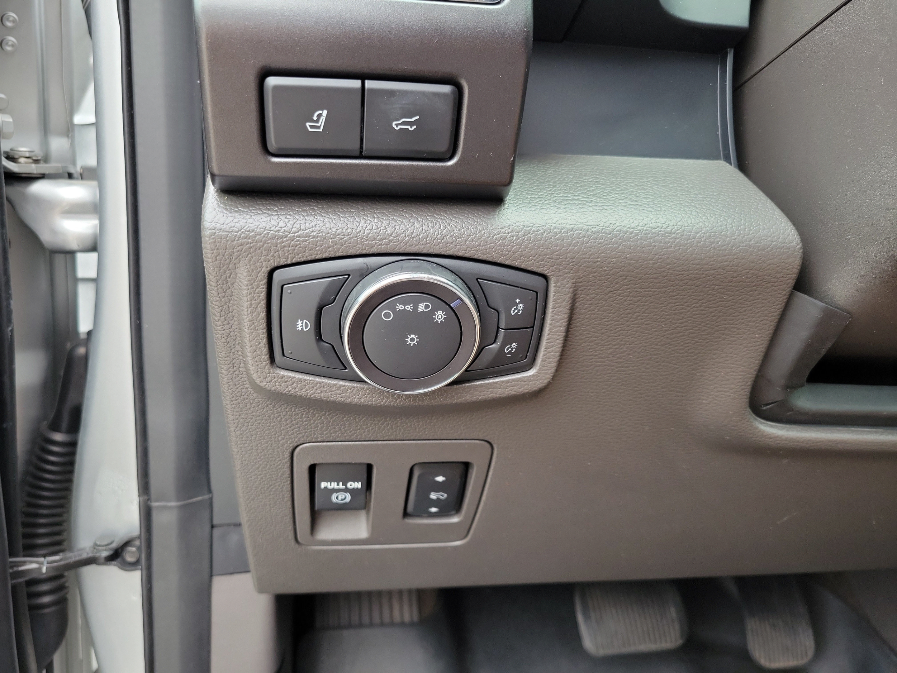 Used 2018 Ford Expedition Limited w/ Equipment Group 302A RWD image 19