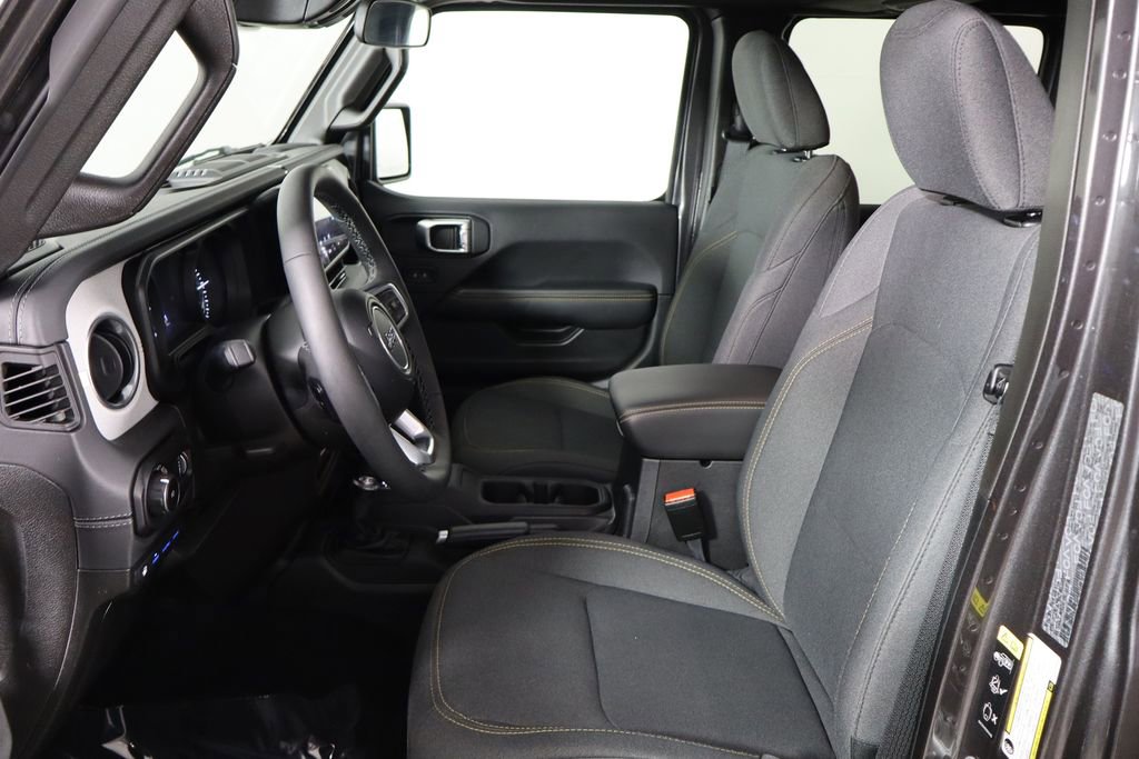 Used 2025 Jeep Wrangler Unlimited Sahara w/ Safety Group image 16