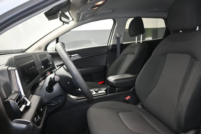 Used 2025 Kia Sportage LX FWD image 9