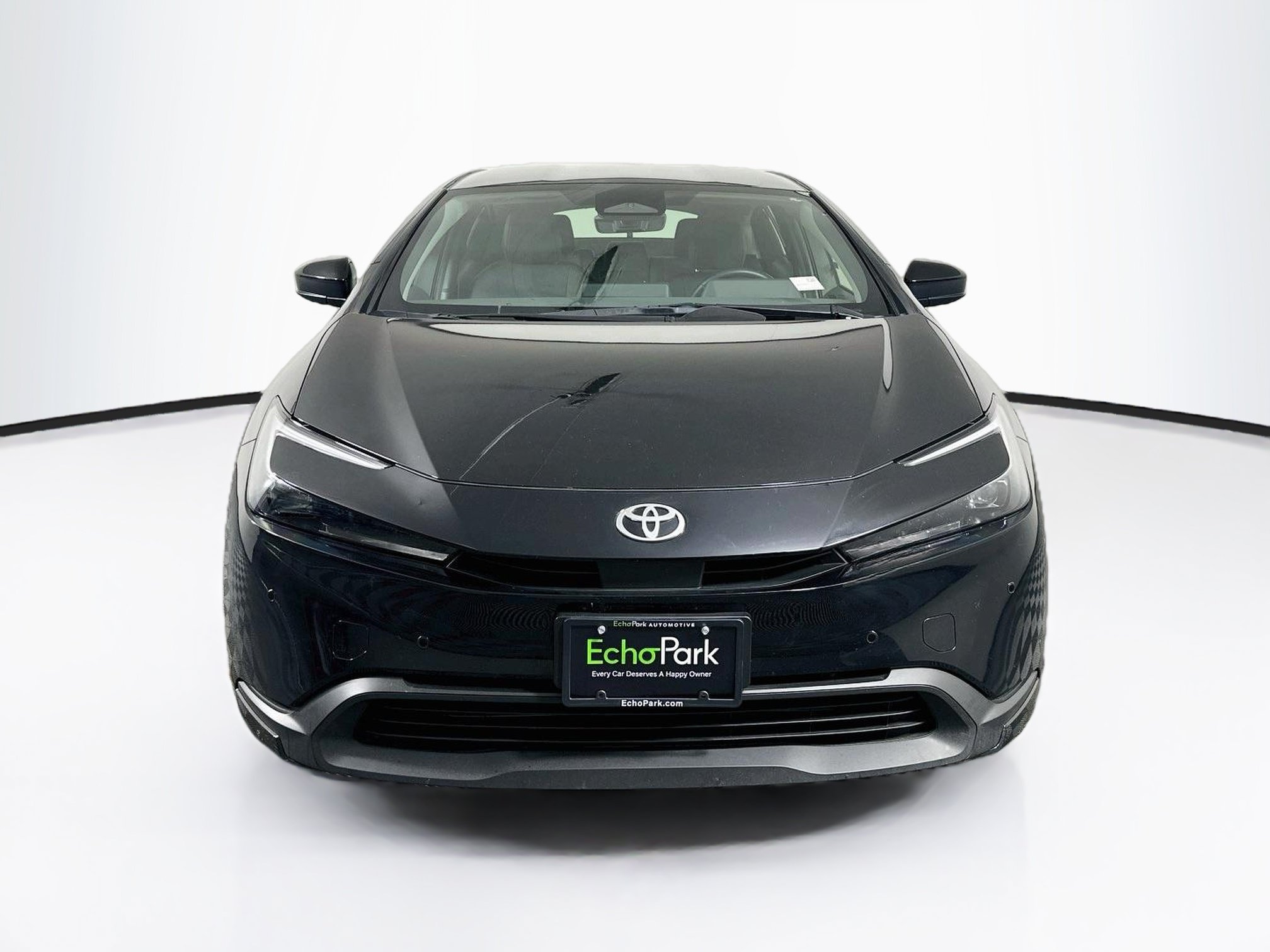 Used 2025 Toyota Prius LE FWD image 2